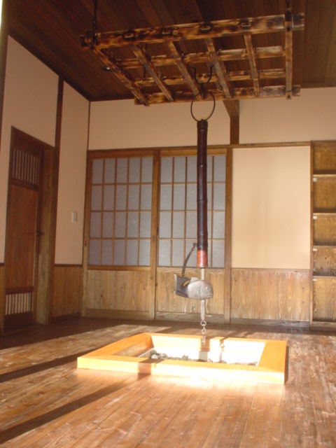 囲炉裏（いろり）|共栄建設株式会社