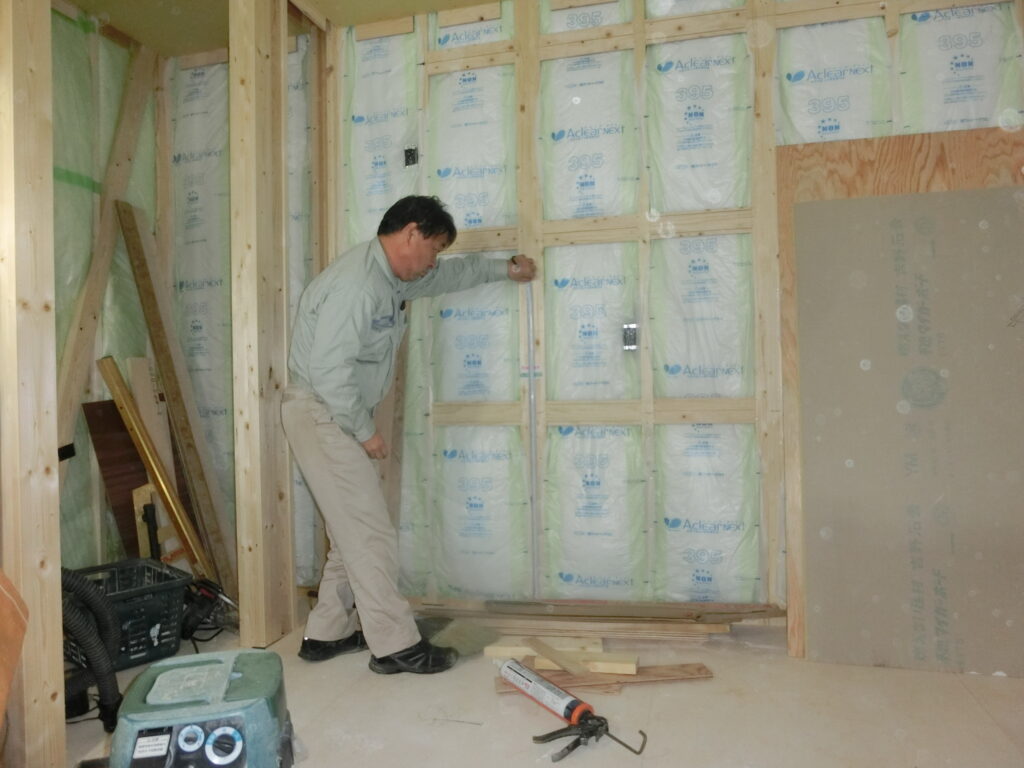 ちょっとずつ家らしくなって来た|共栄建設株式会社